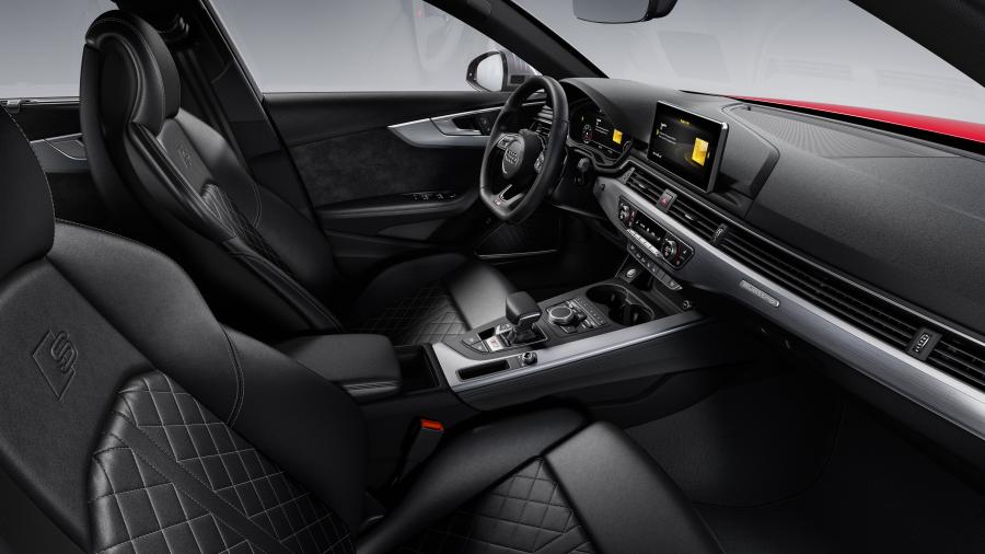 Интерьер Audi S4 Sedan TDI (B9) 2019 года  (WW) (фото 7 из 18)
